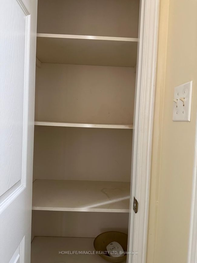 6 Sinclair Crt, Condo with 3 bedrooms, 3 bathrooms and 1 parking in Brampton ON | Image 35
