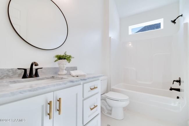 Bathroom III | Image 23