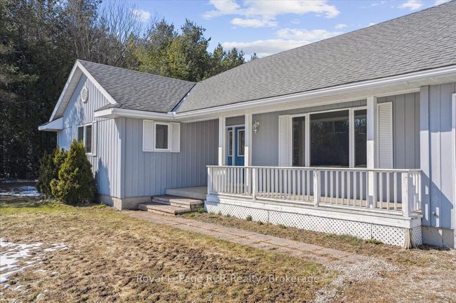 822743 1 Sideroad, House other with 4 bedrooms, 2 bathrooms and 8 parking in Chatsworth ON | Image 4