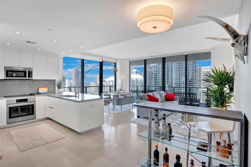 apt-3511-88 Sw 7th St, Miami, FL, 33130-3774 | Card Image