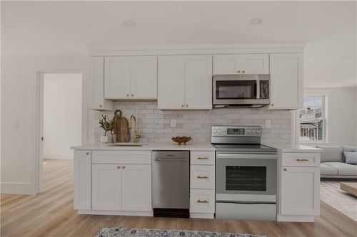 2-17 Dearborn Street, Newport, RI, 02840 | Card Image