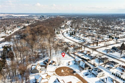 872 E Dawnwood Dr, Seven Hills, OH, 44131-2400 | Card Image