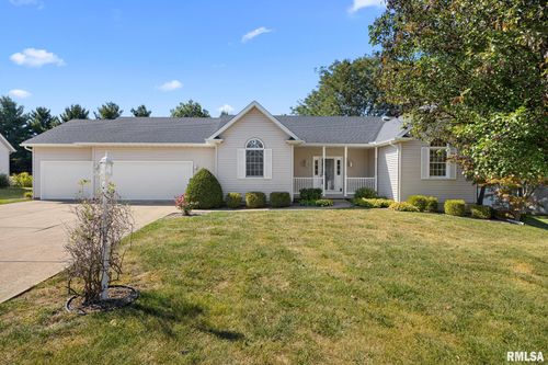 113 Village Dr, Washington, IL, 61571-9235 | Card Image