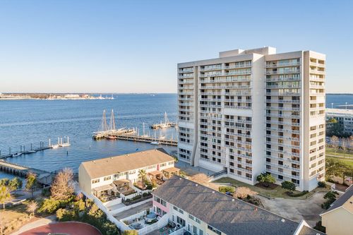 apt-2f-330 Concord St, Charleston, SC, 29401-1516 | Card Image