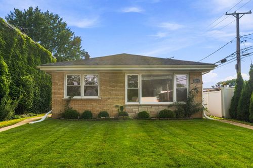 8344 Kedvale Ave, Skokie, IL, 60076-2742 | Card Image