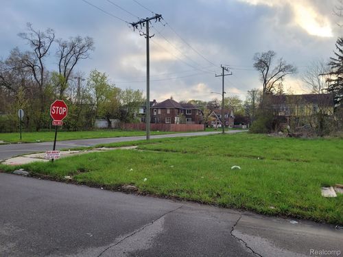 16801 Log Cabin St, Highland Park, MI, 48203-2552 | Card Image