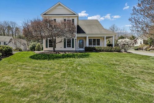 32 White Pine Ln, Manchester, NH, 03102-8132 | Card Image
