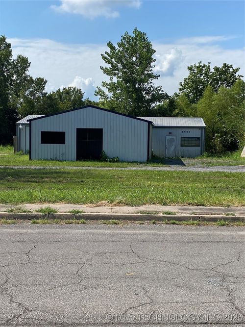 3955 Hancock St, Muskogee, OK, 74403-8942 | Card Image