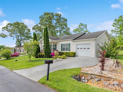 135 Middle St, Hendersonville, NC, 28792-9154 | Card Image