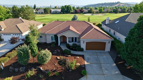 143 Pine Lake Dr, Eagle Point, OR, 97524-9002 | Card Image