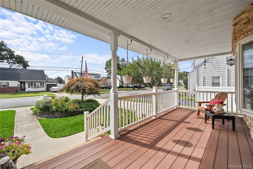 407 17th St, West Babylon, NY, 11704-2601 | Card Image