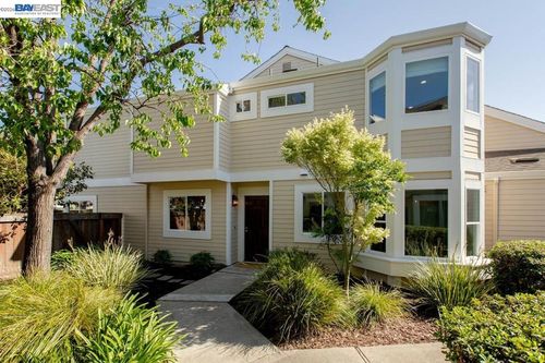 31 Oak Park Dr, Alameda, CA, 94502-6565 | Card Image