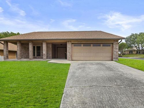 3757 Hunters Gln, Schertz, TX, 78108-2216 | Card Image