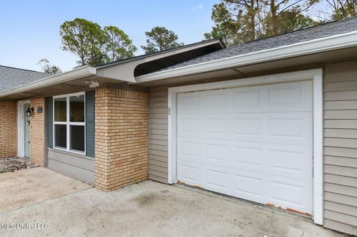 11498 Carondelet St, Gulfport, MS, 39503-3158 | Card Image