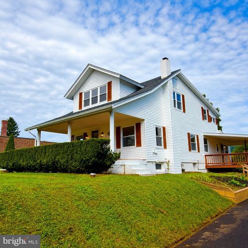 5111 Vera Cruz Rd, Emmaus, PA, 18049-9555 | Card Image