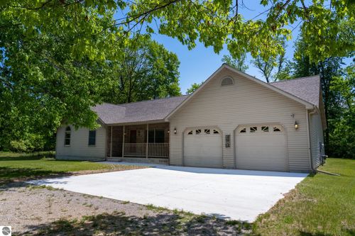 5121 E Chip Cove Rd, Mt. Pleasant, MI, 48858-9213 | Card Image