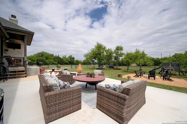 115 S Calvin Barrett, House other with 4 bedrooms, 3 bathrooms and null parking in Blanco TX | Image 19