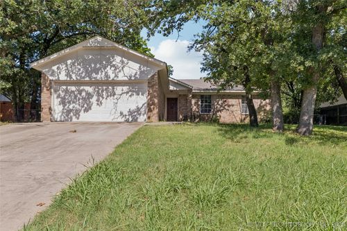 1122 S Division St, Sapulpa, OK, 74066-5828 | Card Image