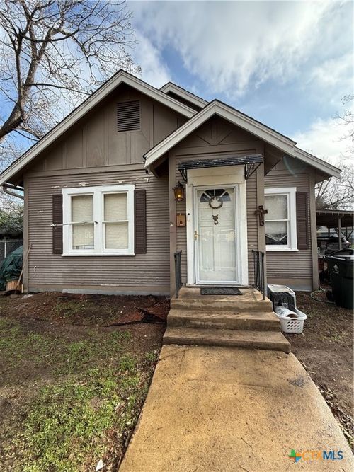 513 N San Marcos St, Seguin, TX, 78155-4740 | Card Image