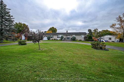 1532 Bella Vista Dr, Cumberland, ON, K4C1A7 | Card Image