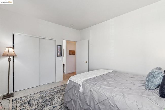 664 Prince Albert Way, Home with 2 bedrooms, 2 bathrooms and 1 parking in Brentwood CA | Image 33