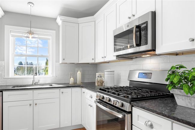 5 - 5 Thelma Ln, Condo with 2 bedrooms, 3 bathrooms and 4 parking in Middletown RI | Image 8