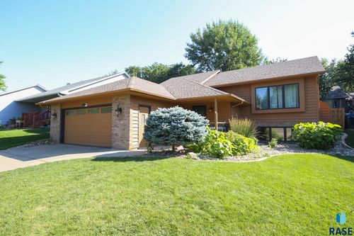 4916 E Fernwood Dr, Sioux Falls, SD, 57110-5572 | Card Image