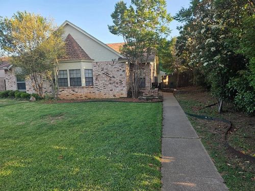 623 Canterbury St, Euless, TX, 76039-4039 | Card Image
