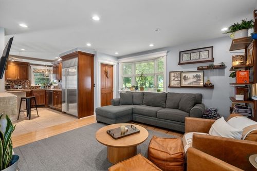 126 Jaffrey St, Swansea, MA, 02777-4914 | Card Image