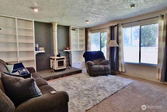 family room | Image 21