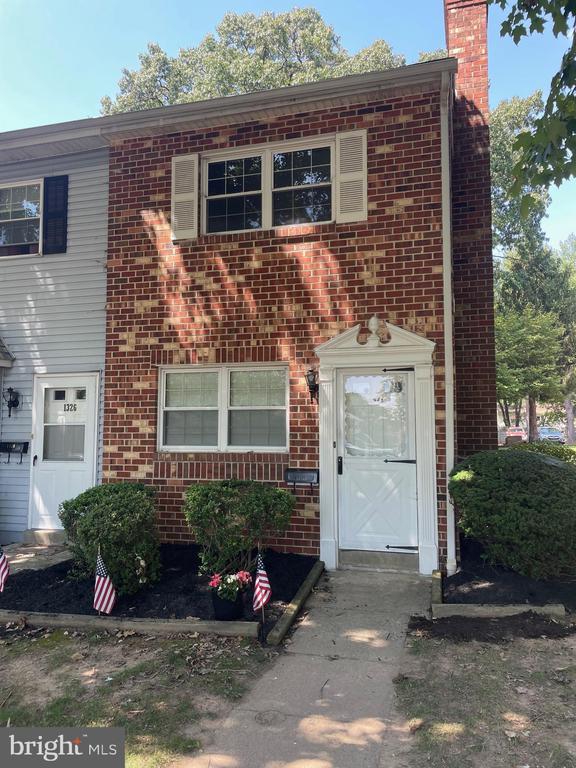 Rolling Glen Dr, Upper Chichester, PA 19061