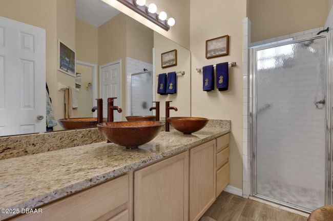 Primary Bathroom | Image 18