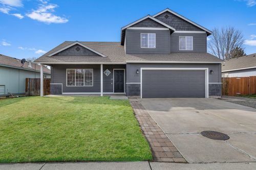 2545 Ne 7th Ln, Redmond, OR, 97756-3807 | Card Image