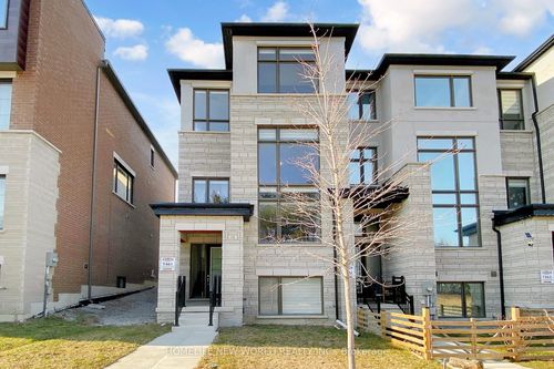 18 Bennington Road, Newmarket, ON, L3X0M8 | Card Image