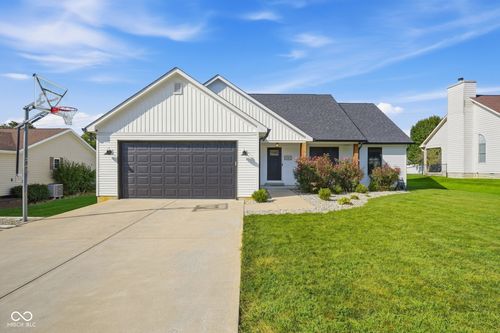 1043 Shadowlawn Ave, Greencastle, IN, 46135-1427 | Card Image