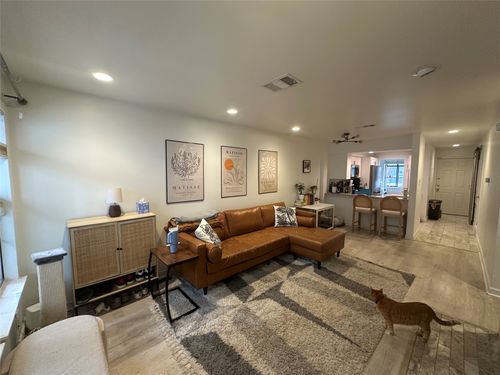 2002-2215 Post Rd, Austin, TX, 78704-4344 | Card Image