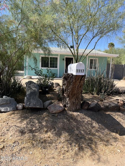 1117 E Sunnyslope Ln, Phoenix, AZ, 85020-2642 | Card Image