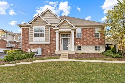 2528 Dunraven Ave, Naperville, IL, 60540-1922 | Card Image