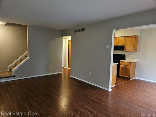 78-1375 Lake Ridge Ct, Waterford, MI, 48327-4161 | Card Image