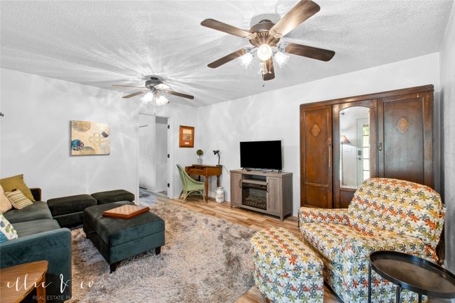 Living area in guest house | Image 26