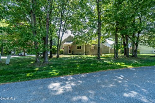 10 Hale Dr, Halfmoon, NY, 12065-6571 | Card Image