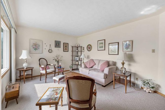 8 Foley Road Se, House other with 3 bedrooms, 1 bathrooms and 3 parking in Calgary AB | Image 7