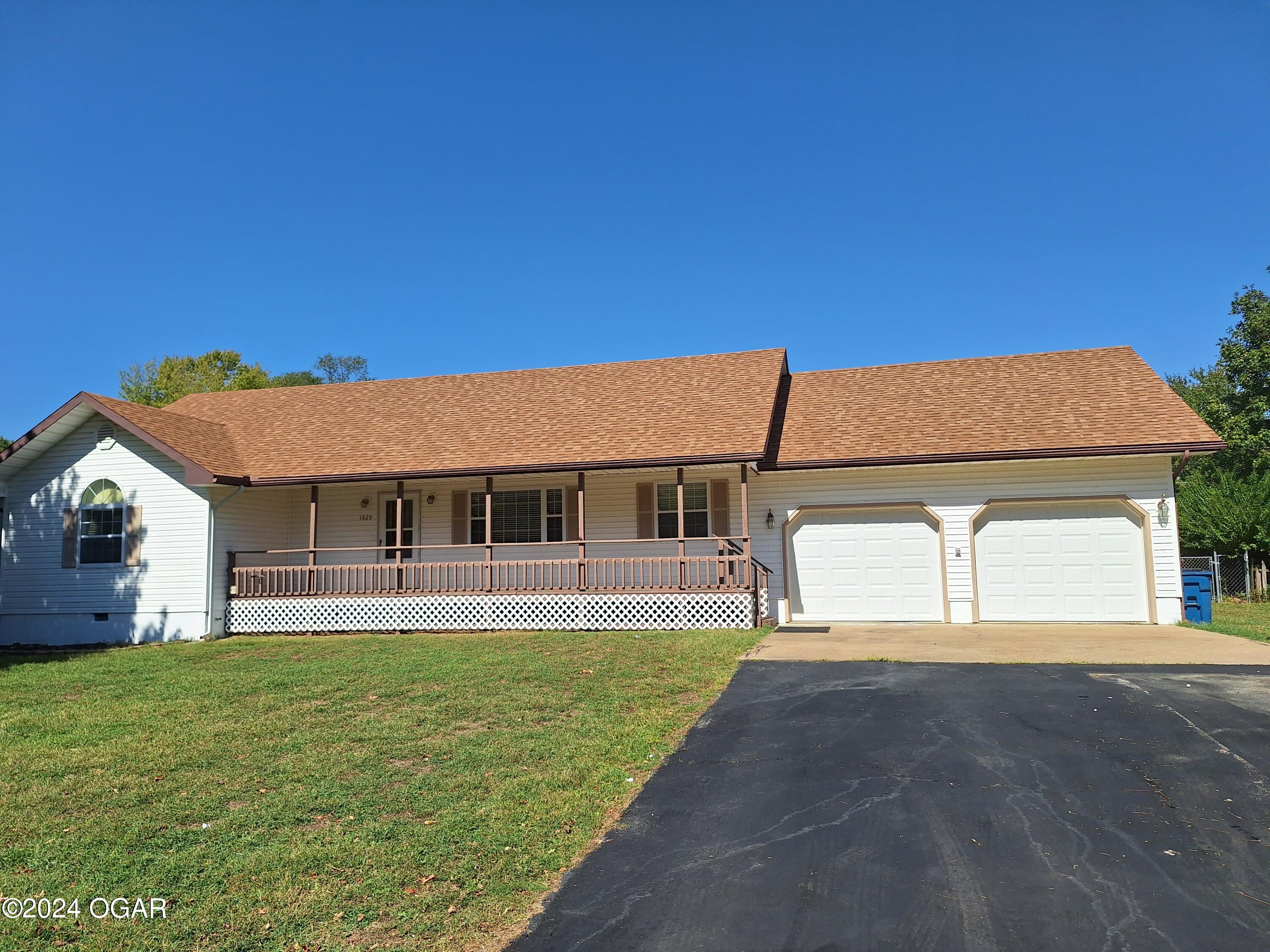College Ave, Carthage, MO 64836