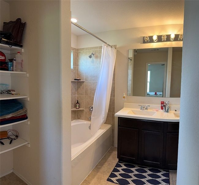 37E - 352 Circle Way, House other with 3 bedrooms, 3 bathrooms and 2 parking in Jarrell TX | Image 27