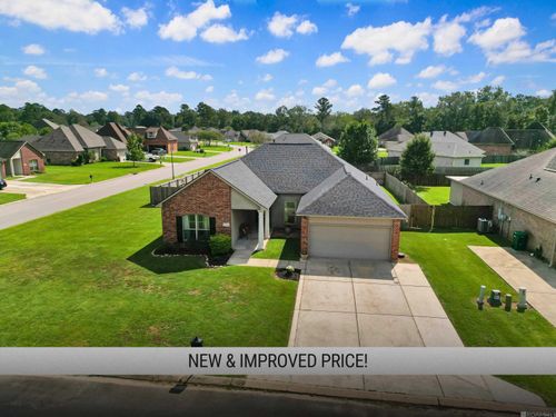 22490 Bedford Dr, Denham Springs, LA, 70726-8835 | Card Image