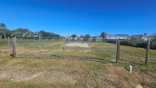 303 15th St, San Leon, TX, 77539-1941 | Card Image