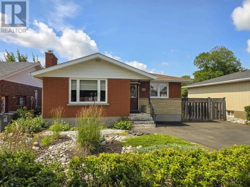 237 Anten St, Home with 4 bedrooms, 2 bathrooms and null parking in Thunder Bay ON | Card Image