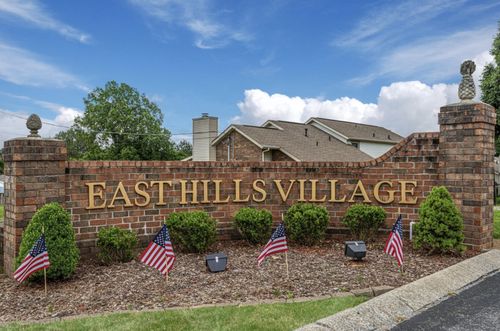 220-220 Village Cir W, Dickson, TN, 37055-2964 | Card Image