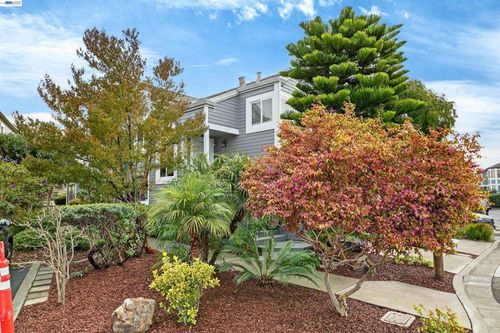 137 137 Parfait Ln, Alameda, CA, 94502 | Card Image