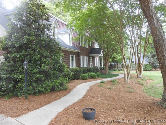 Front Sidewalk to Main Entrance | Image 4